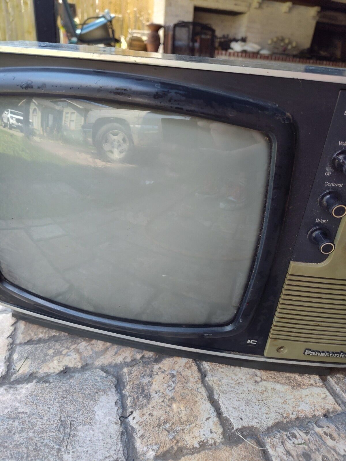 Vtg 1970s Panasonic TR-882 Solid State Portable Television TV 12" Prop Retro