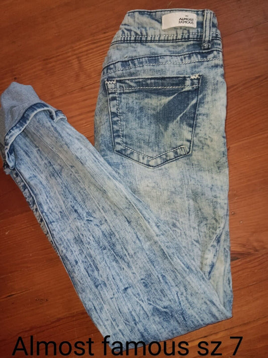 Almost Famous Distressed Ripped Cute Vtgy Cuffed Skinny Acid Wash Jeans Size 7