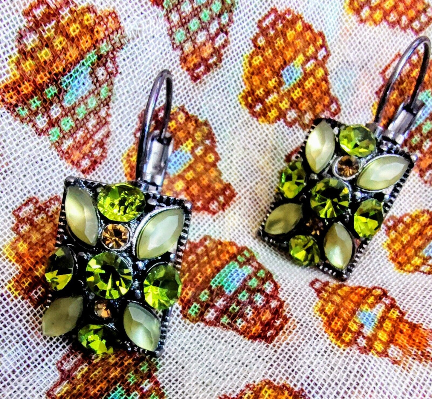 SILVER TONE DROP EARRINGS WITH GREEN PERIDOT STONES GREEN DANGLY PIERCED SPARKLY