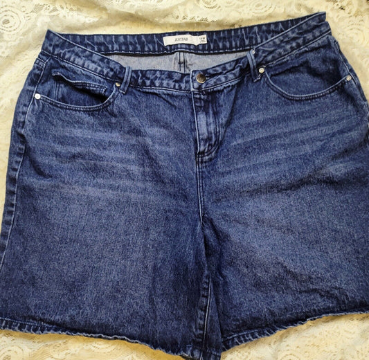 JUSTFAB Blue Denim Shorts Distress Women's Plus Size 16W -5 Pocket NWT