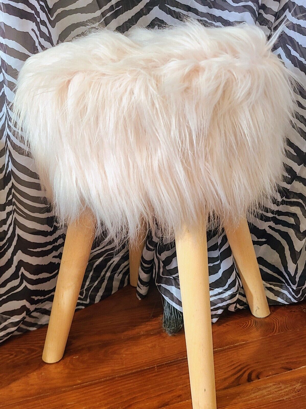 Hobby Lobby Faux Fur Stool Pale Pink Short Ottoman Glamorous Fuzzy Soft Furry Gc