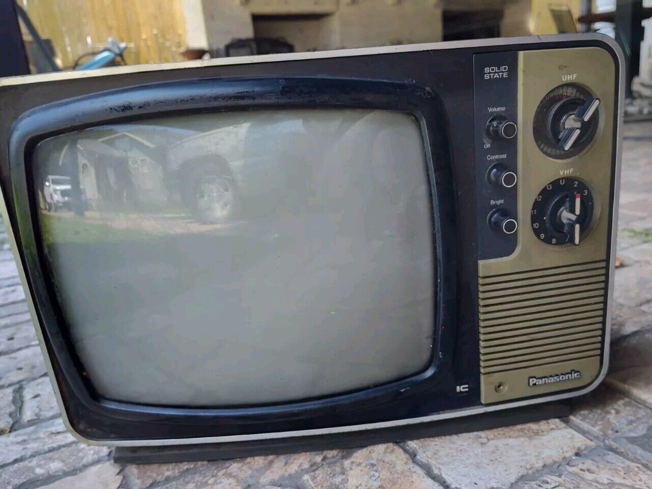 Vtg c1970s Panasonic TR-882 Solid State Portable Television TV 11.5" Prop Retro